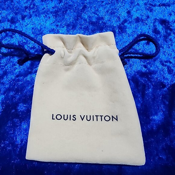 Louis Vuitton Heart Fall In Love GM (Grand Modele) Earrings LV Logo M00464 - Picture 7 of 7